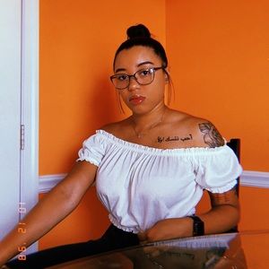 Meet your Posher, Alexis